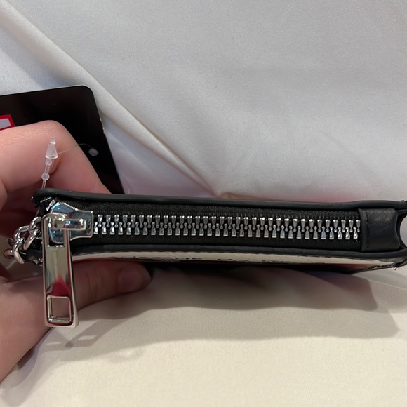 Her Universe X Marvel Guardians Of The Galaxy Cassette Tape Coin Purse NWT - Picture 4 of 8